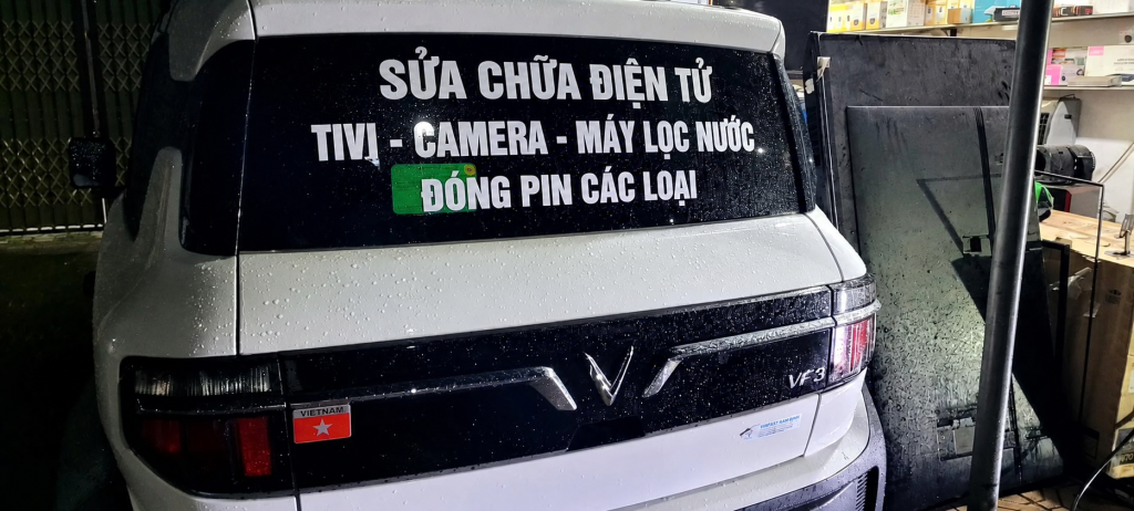 Dán kính sau xe